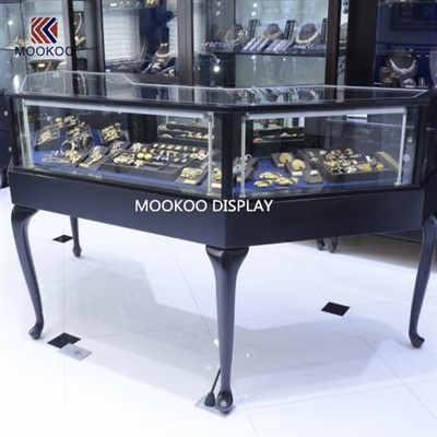 Regal Noir Modular: Създаване на бижу - центриран разказ с тъмна изтънченост