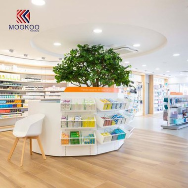 Аптекарска витрина за продажба на дрогерия